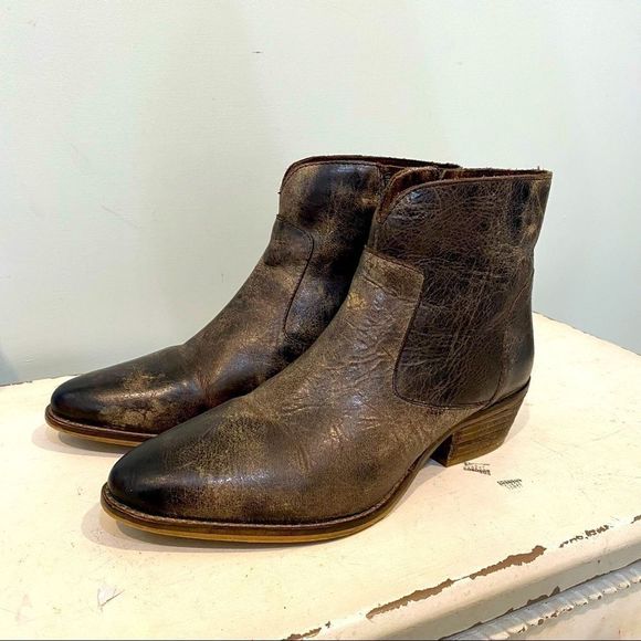 Diba Tru genuine leather, pointed toe, side zipper, worn looking short boots - Picture 3 of 10